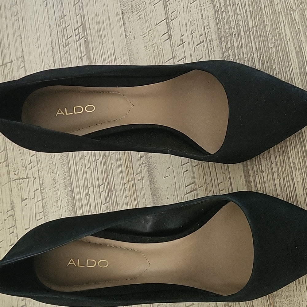 Suede Pumps - Picture 3 of 4